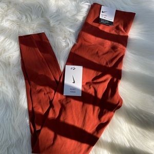 Nike yoga Luxe Leggings